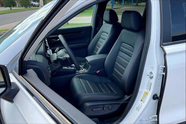 Photo of 2026 Platinum White Pearl Honda CR-V Hybrid