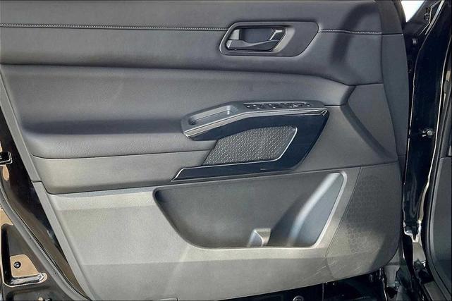 Photo of 2024 Super Black Nissan Pathfinder