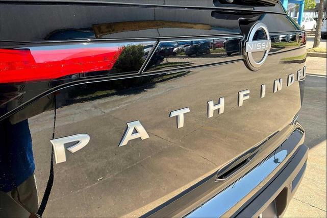 Photo of 2024 Super Black Nissan Pathfinder
