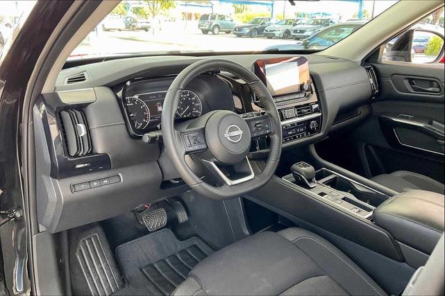 Photo of 2024 Super Black Nissan Pathfinder
