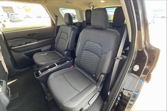 Photo of 2024 Super Black Nissan Pathfinder