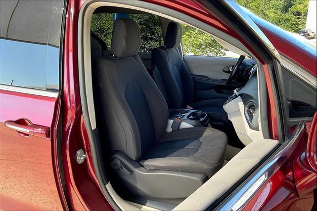 Photo of 2019 Velvet Red Pearlcoat Chrysler Pacifica