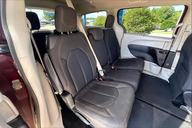 Photo of 2019 Velvet Red Pearlcoat Chrysler Pacifica