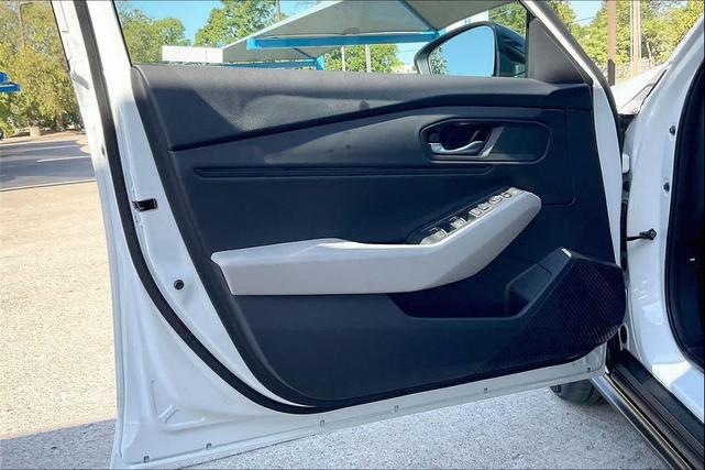 Photo of 2025 Platinum White Pearl Honda Accord