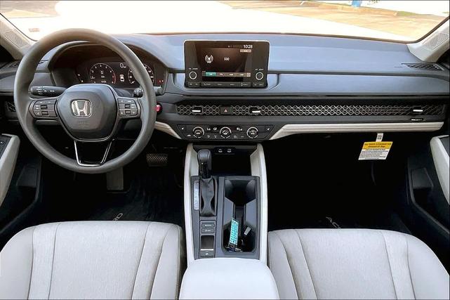 Photo of 2025 Platinum White Pearl Honda Accord