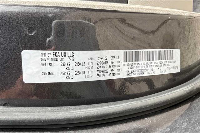 Photo of 2017 Granite Crystal Metallic Clearcoat Chrysler Pacifica