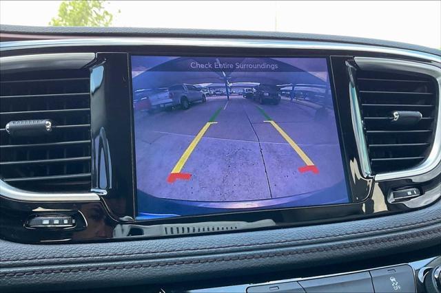Photo of 2017 Granite Crystal Metallic Clearcoat Chrysler Pacifica