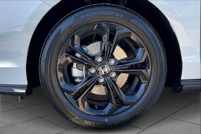 Photo of 2025 Platinum White Pearl Honda Accord