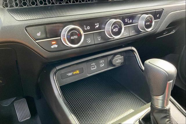 Photo of 2024 Platinum White Pearl Honda CR-V