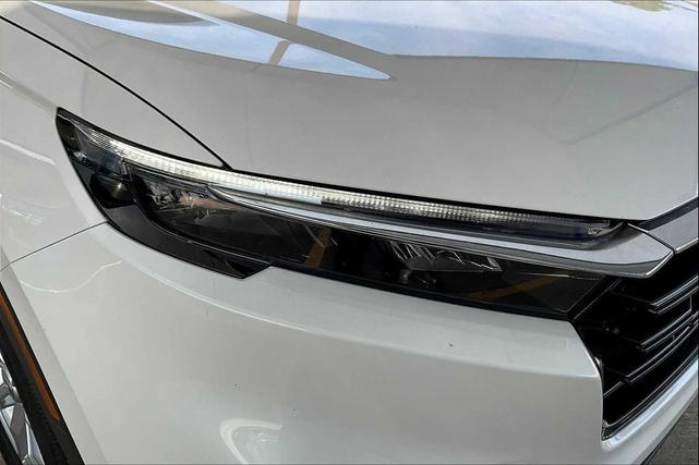 Photo of 2024 Platinum White Pearl Honda CR-V