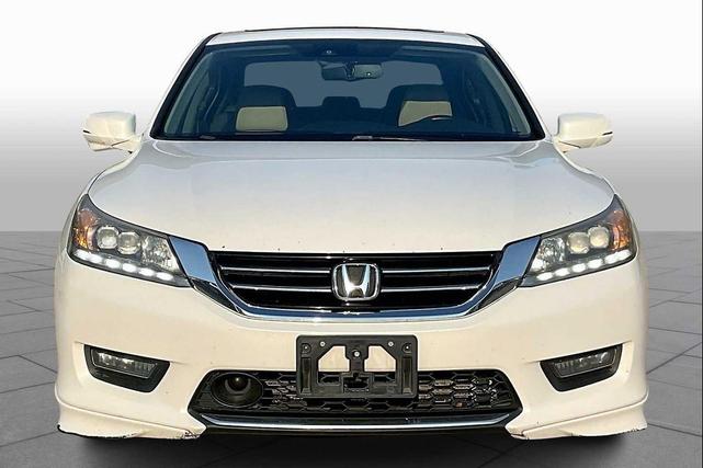 Photo of 2015 White Orchid Pearl Honda Accord