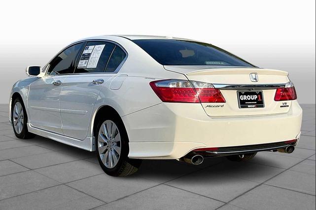 Photo of 2015 White Orchid Pearl Honda Accord