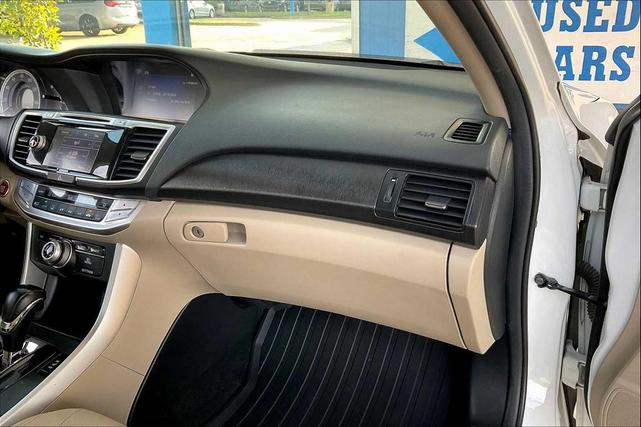 Photo of 2015 White Orchid Pearl Honda Accord