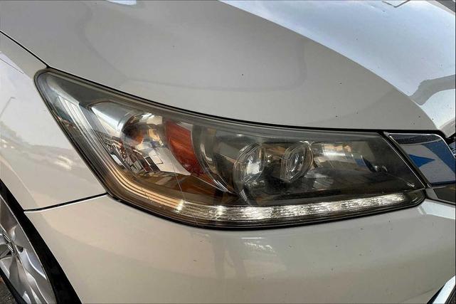 Photo of 2015 White Orchid Pearl Honda Accord