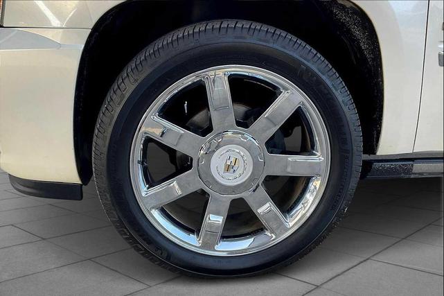 Photo of 2012 White Diamond Tricoat Cadillac Escalade