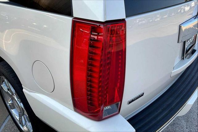 Photo of 2012 White Diamond Tricoat Cadillac Escalade