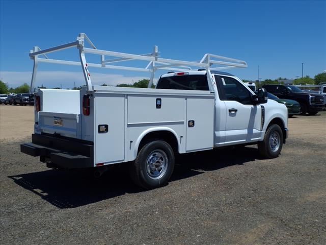 Photo of 2025 Oxford White Ford F-250