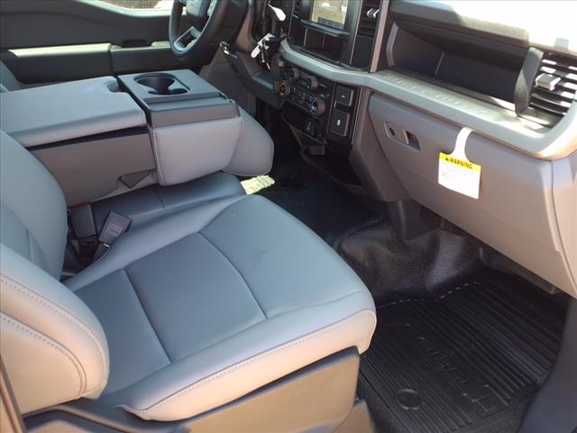 Photo of 2025 Oxford White Ford F-250