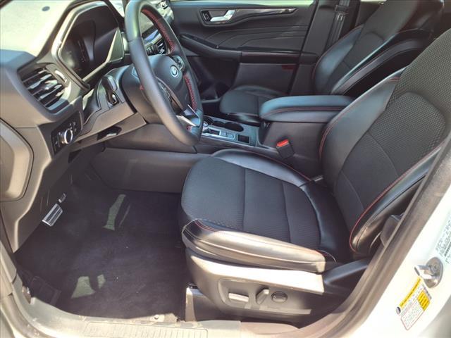 Photo of 2023 Oxford White Ford Escape