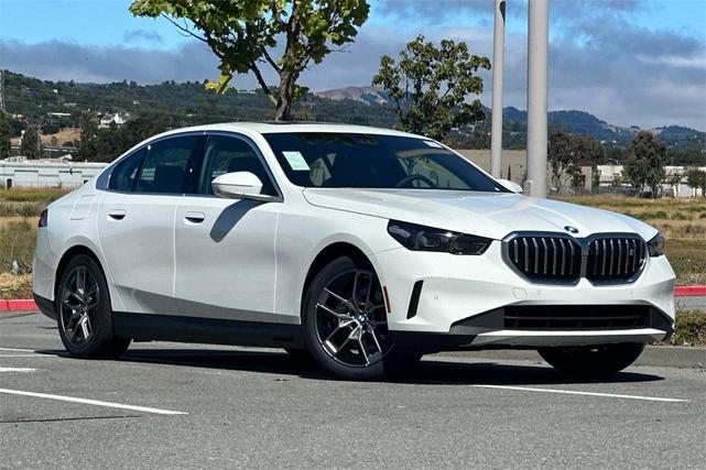 Photo of 2026 Alpine White BMW i5