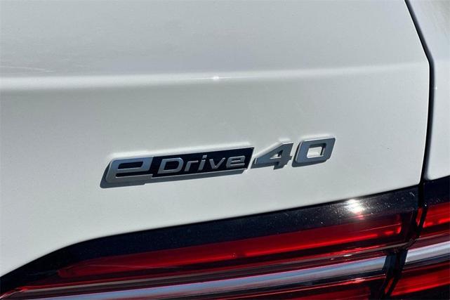 Photo of 2026 Alpine White BMW i5