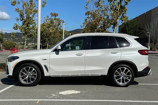 Photo of 2023 Mineral White Metallic BMW X5 PHEV