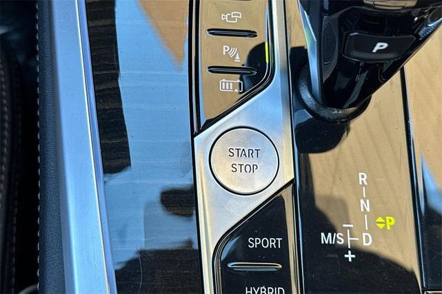 Photo of 2023 Mineral White Metallic BMW X5 PHEV