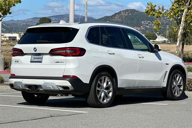 Photo of 2023 Mineral White Metallic BMW X5 PHEV