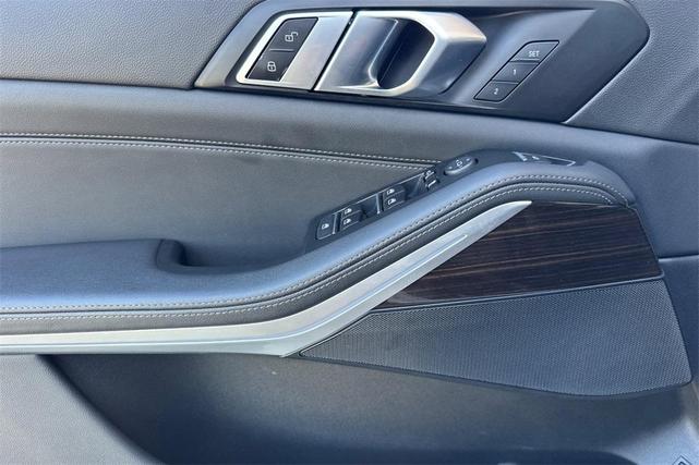 Photo of 2023 Mineral White Metallic BMW X5 PHEV