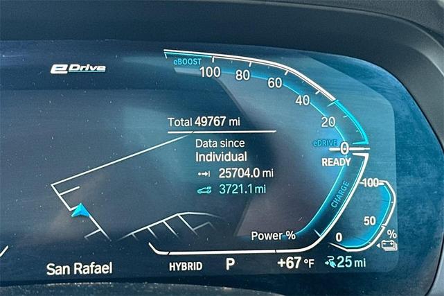 Photo of 2023 Mineral White Metallic BMW X5 PHEV