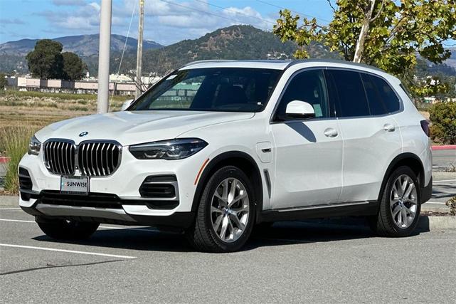 Photo of 2023 Mineral White Metallic BMW X5 PHEV