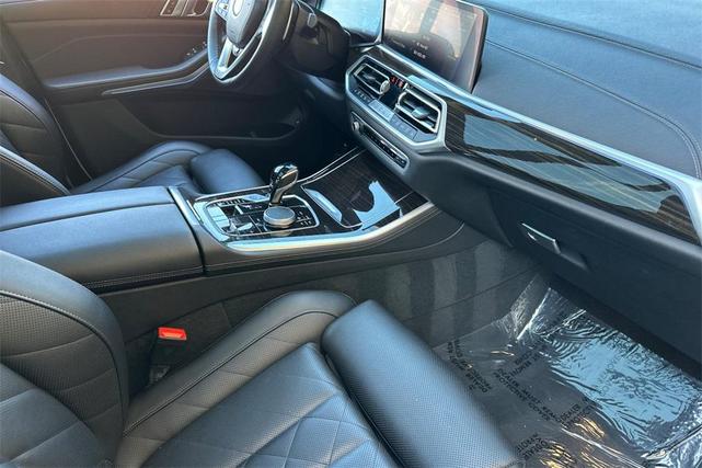 Photo of 2023 Mineral White Metallic BMW X5 PHEV