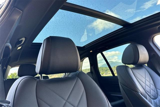 Photo of 2023 Mineral White Metallic BMW X5 PHEV