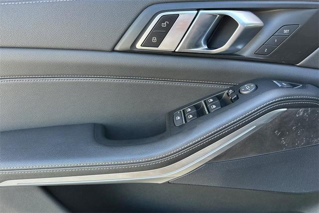 Photo of 2022 Black Sapphire Metallic BMW X5 PHEV