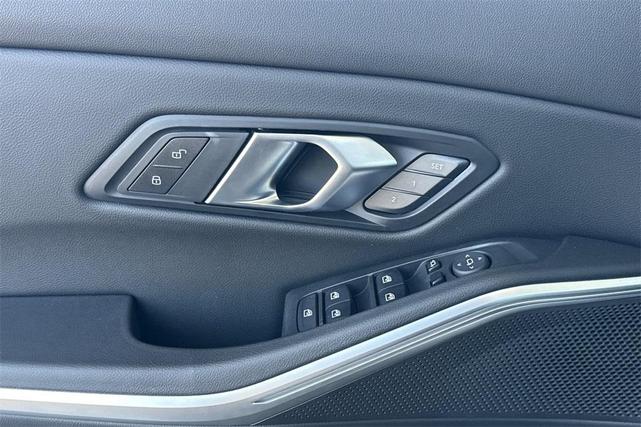 Photo of 2024 Mineral White Metallic BMW 330