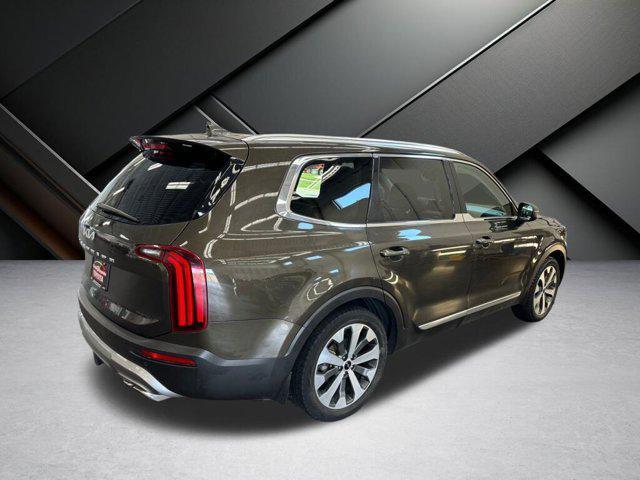 Photo of 2022 Dark Moss Kia Telluride