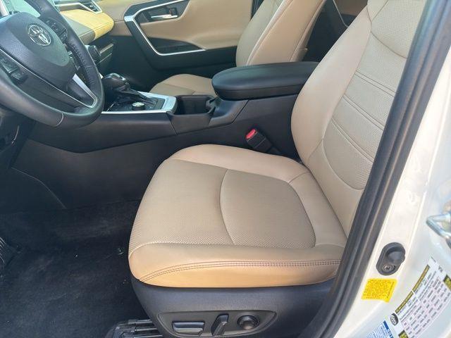 Photo of 2022 Blizzard Pearl Toyota RAV4 Hybrid