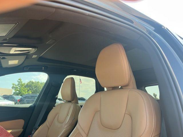 Photo of 2022 Denim Blue Metallic Volvo XC60