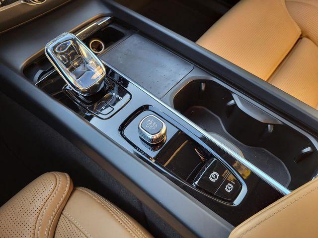Photo of 2022 Denim Blue Metallic Volvo XC60