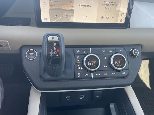 Photo of 2024 Fuji White Land Rover Defender