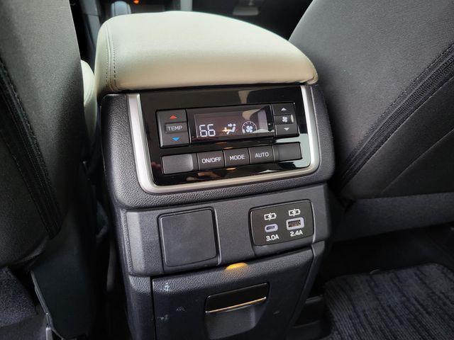 Photo of 2024 Crystal White Pearl Subaru Ascent