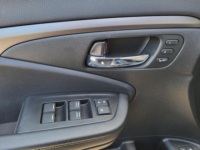 Photo of 2021 Obsidian Blue Pearl Honda Passport