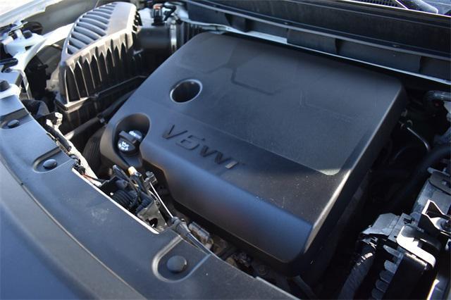 Photo of 2021 Summit White Chevrolet Traverse