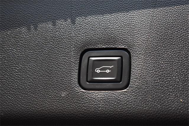 Photo of 2021 Summit White Chevrolet Traverse
