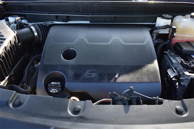 Photo of 2021 Summit White Chevrolet Traverse