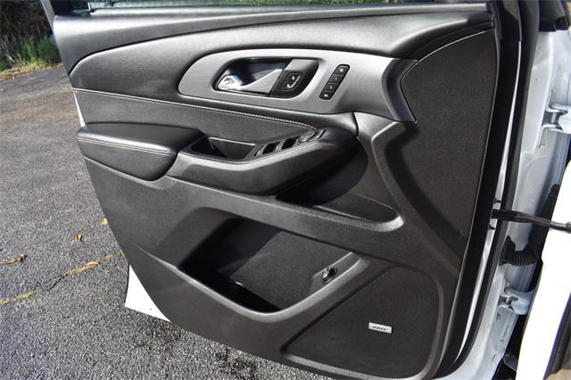 Photo of 2021 Summit White Chevrolet Traverse