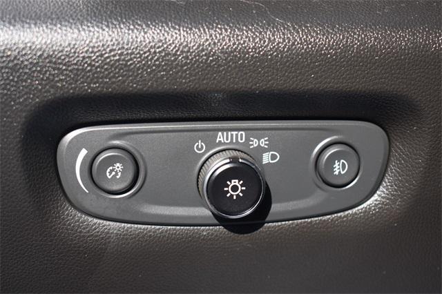 Photo of 2021 Summit White Chevrolet Traverse