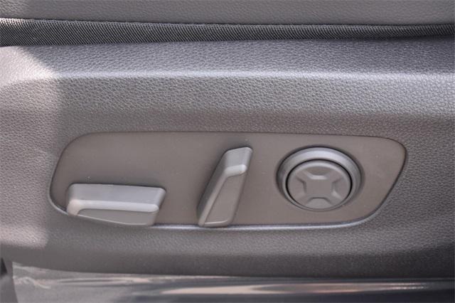 Photo of 2025 Ivory Silver Kia Carnival Hybrid