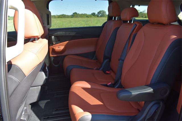 Photo of 2026 Aurora Black Pearl Kia Carnival Hybrid