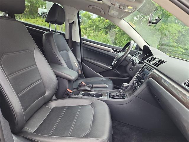 Photo of 2017 Deep Black Volkswagen Passat